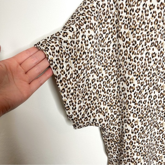 All in Favor Nordstrom Leopard Animal Print Short Sleeve Button Back Top XS - Picture 4 of 8
